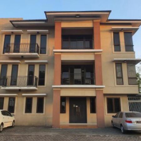 Oyo 93109 Garden Homestay 1 Tpr スラバヤ エクステリア 写真