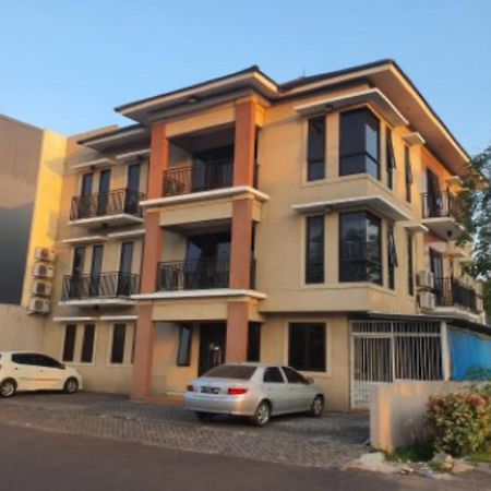 Oyo 93109 Garden Homestay 1 Tpr スラバヤ エクステリア 写真