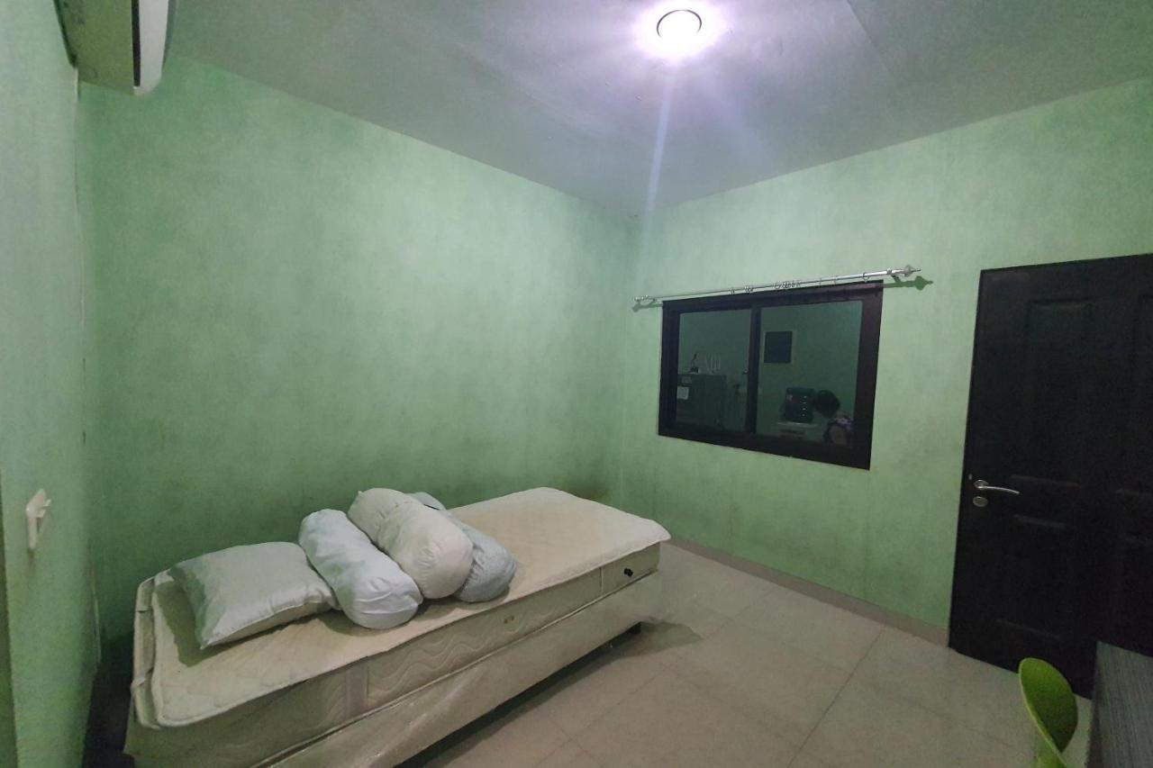 Oyo 93109 Garden Homestay 1 Tpr スラバヤ エクステリア 写真
