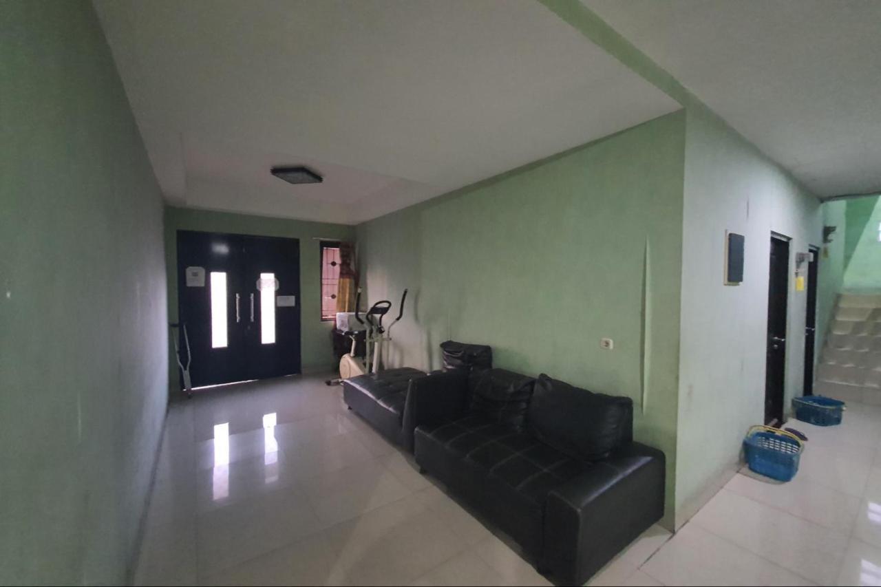 Oyo 93109 Garden Homestay 1 Tpr スラバヤ エクステリア 写真